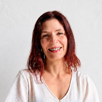 Primo piano di Eleonora Bosio nella sezione contatti dello studio tecnico Mensura